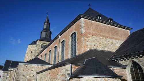 G�tes D'apothecarius Entre Namur Et Dinant