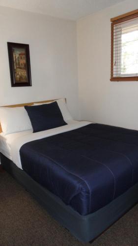 Pines Motel