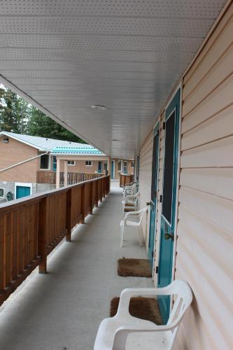 Pines Motel