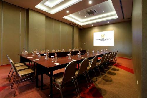 Hotel Gunawangsa Merr, Dhm Associates