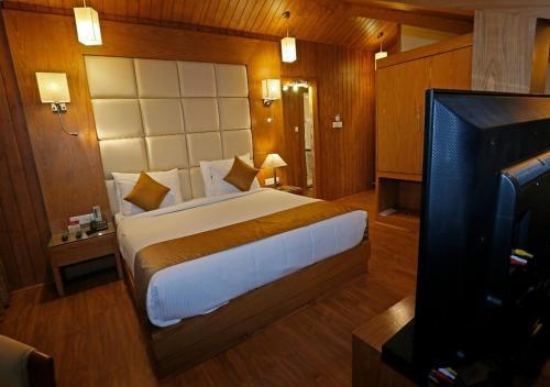 Hotel Clarks Inn Srinagar