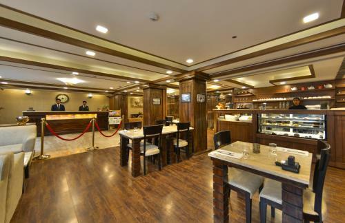 Hotel Clarks Inn Srinagar