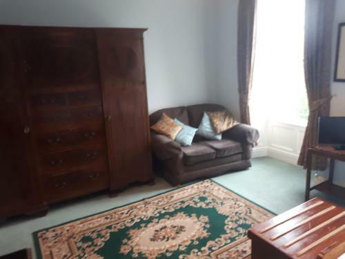 Hostal Castlemorris House