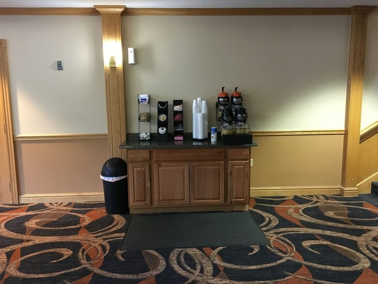 Hotel Cabot Inn & Suites