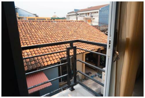 Bed & Breakfast Budi House & Food Station