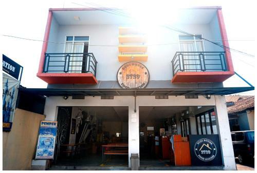 Bed & Breakfast Budi House & Food Station