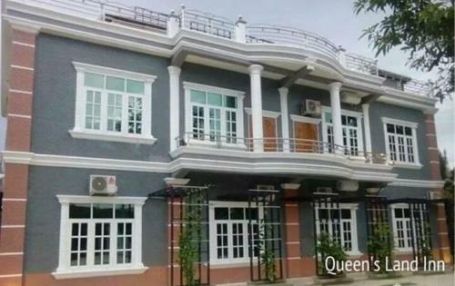 Hotel Queen's Land Inn