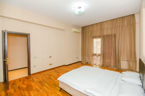 Apartamento Teatr Rashida Beibytova 2