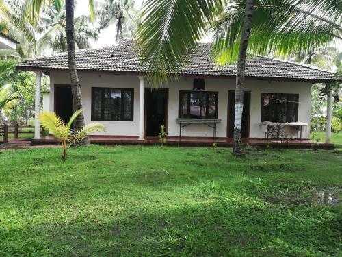 Hotel Regant Lake Village