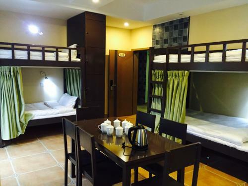 Leshan Haiyun International Youth Hostel