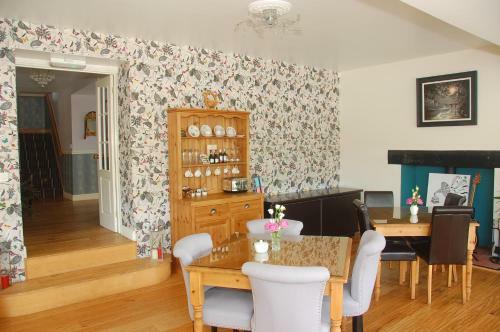 Hostal Riverside Cottage Guesthouse
