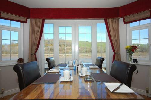 Hostal Riverside Cottage Guesthouse