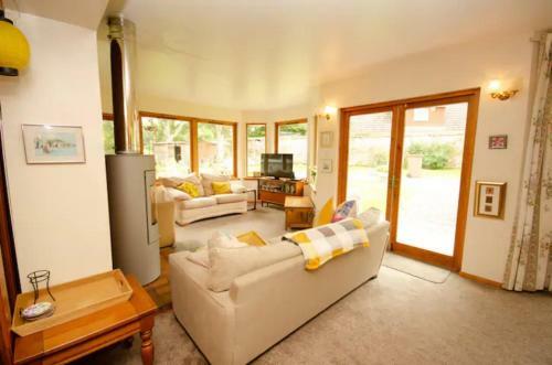 Home Comforts In Peaceful 2 Acres