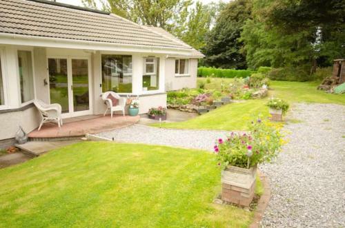 Home Comforts In Peaceful 2 Acres