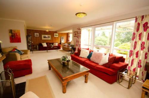Home Comforts In Peaceful 2 Acres