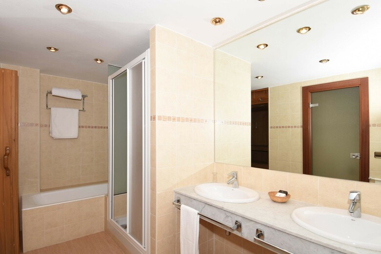 Hotel Rvhotels Tuca