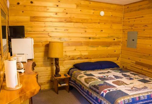 Lodge Midnight Sun Log Cabins