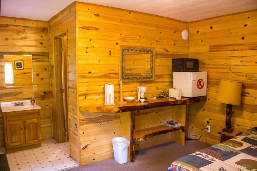 Lodge Midnight Sun Log Cabins