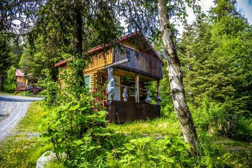 Lodge Midnight Sun Log Cabins