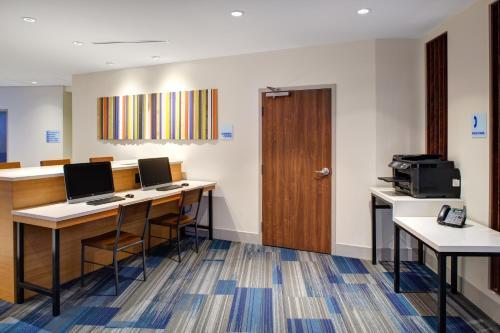 Hotel Holiday Inn Express & Suites Terrace