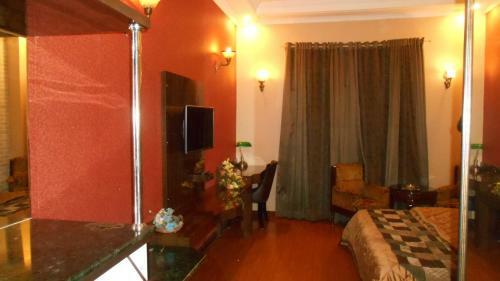 Hotel Diplomat Residency