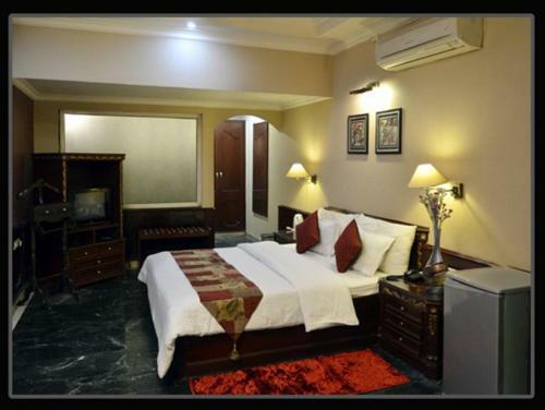 Hotel Diplomat Residency