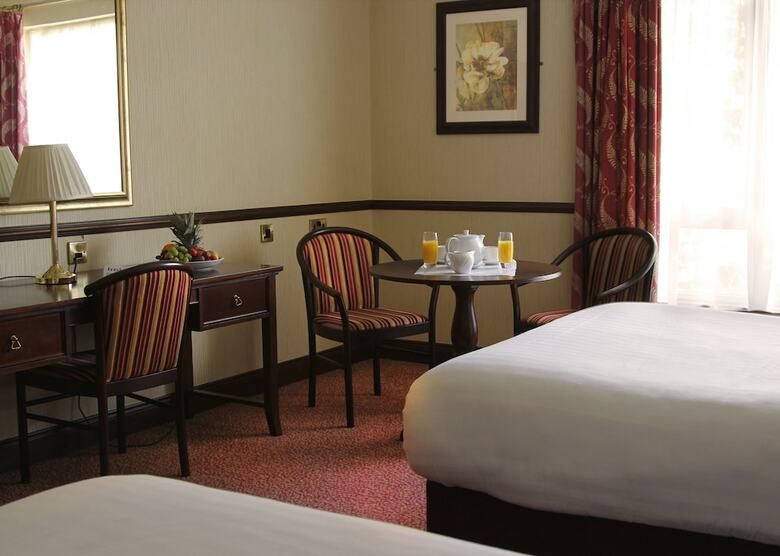 Seven Oaks Hotel