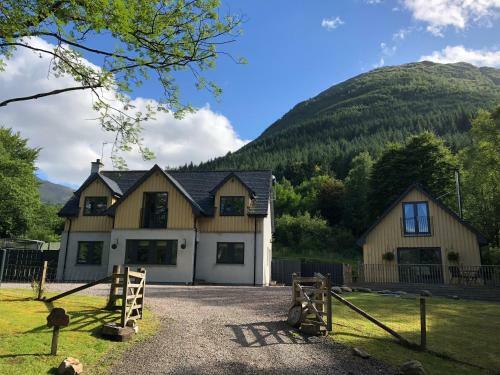 Bluebell Cottage With Hot Tub