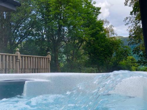 Bluebell Cottage With Hot Tub