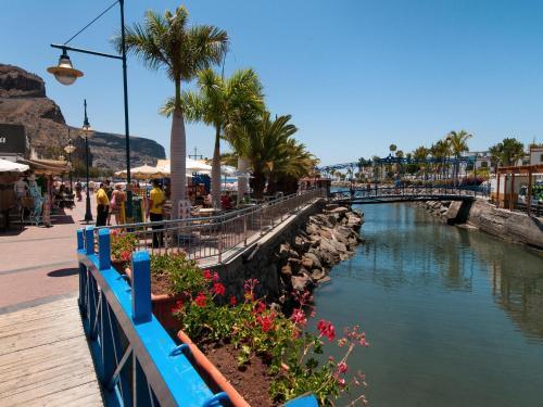 Beachfront Apartment Mog�n Mb
