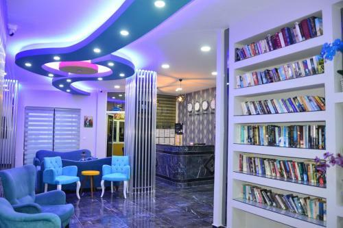 Yade Hotel