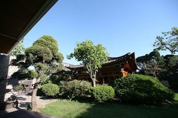 Bonum 1957 Hanok Stay And Hotel