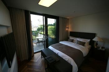 Bonum 1957 Hanok Stay And Hotel