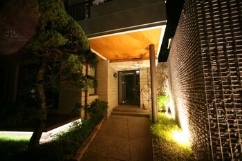 Bonum 1957 Hanok Stay And Hotel