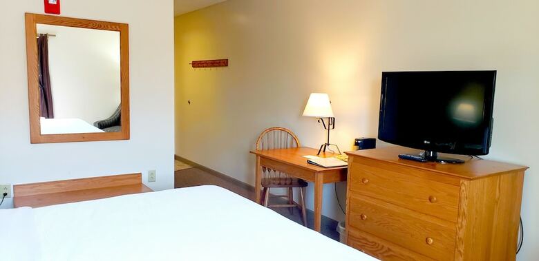 Hotel Lodging On The Square