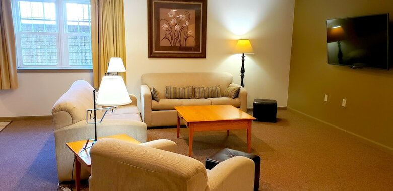 Hotel Lodging On The Square
