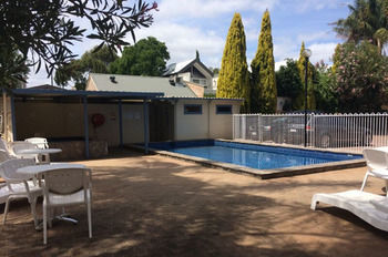 Adelaide Meridien Hotel & Apartments