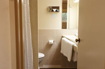 Adelaide Meridien Hotel & Apartments
