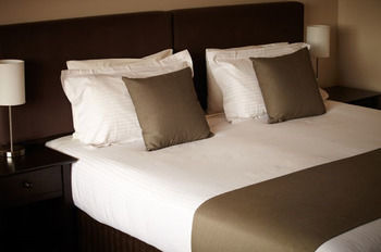 Adelaide Meridien Hotel & Apartments