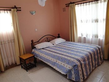Hotel Acacia Gardens Homestay