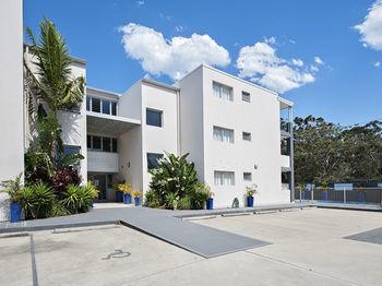 Shoal Bay Beachclub Apartments