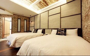 Hotel Treasury 301