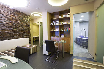 The J Hotel & Spa