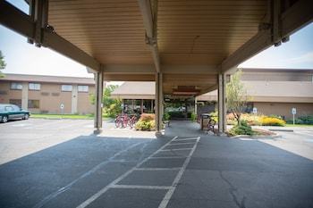 Hotel Red Lion River Inn