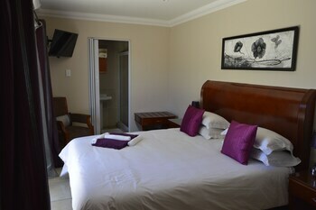 Hotel Lakeview Guest House & Conference Centre