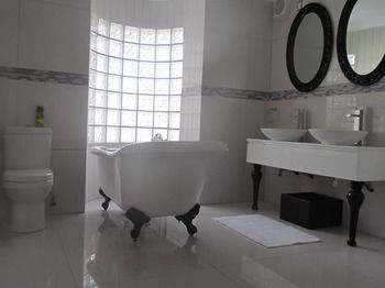 Bed & Breakfast Tweyamo Guest House
