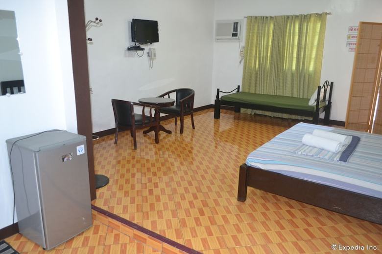 Hotel Antonio's Apartelle & Suites