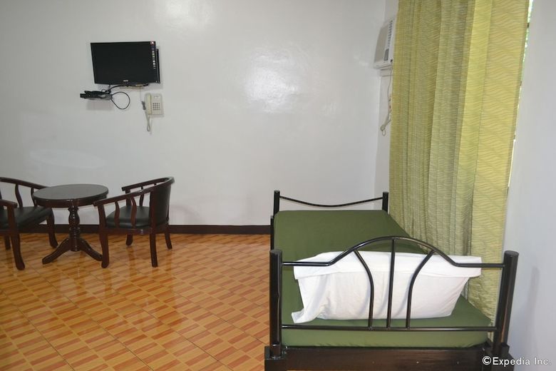 Hotel Antonio's Apartelle & Suites