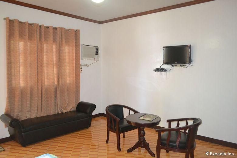 Hotel Antonio's Apartelle & Suites