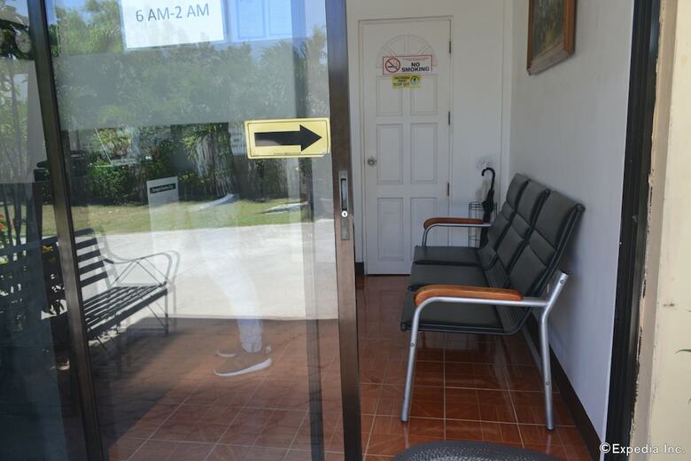 Hotel Antonio's Apartelle & Suites